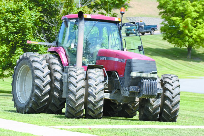 [Image: roger-pion-tractor-used-to-crush-vermont...e-cars.jpg]