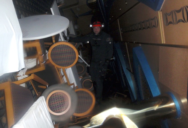 An Italian Coast guard diver inspects inside the Costa Concordia cruise ship on January 16, 2012.(Reuters/Guardia Costiera)